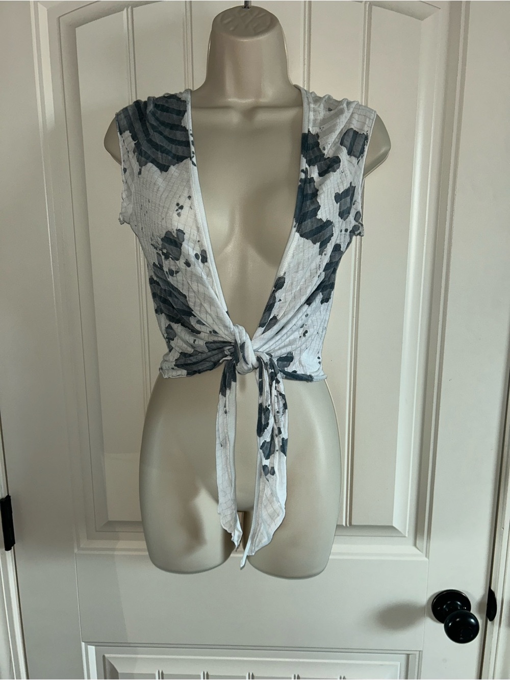 NEW Hard Tail White and Charcoal Tie-Front Crop Camisole Sz L
